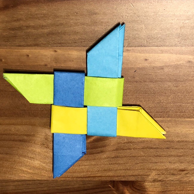 折り紙 4枚で作る手裏剣の折り方 折り図 カラフルでかっこいい折り方 ことのは